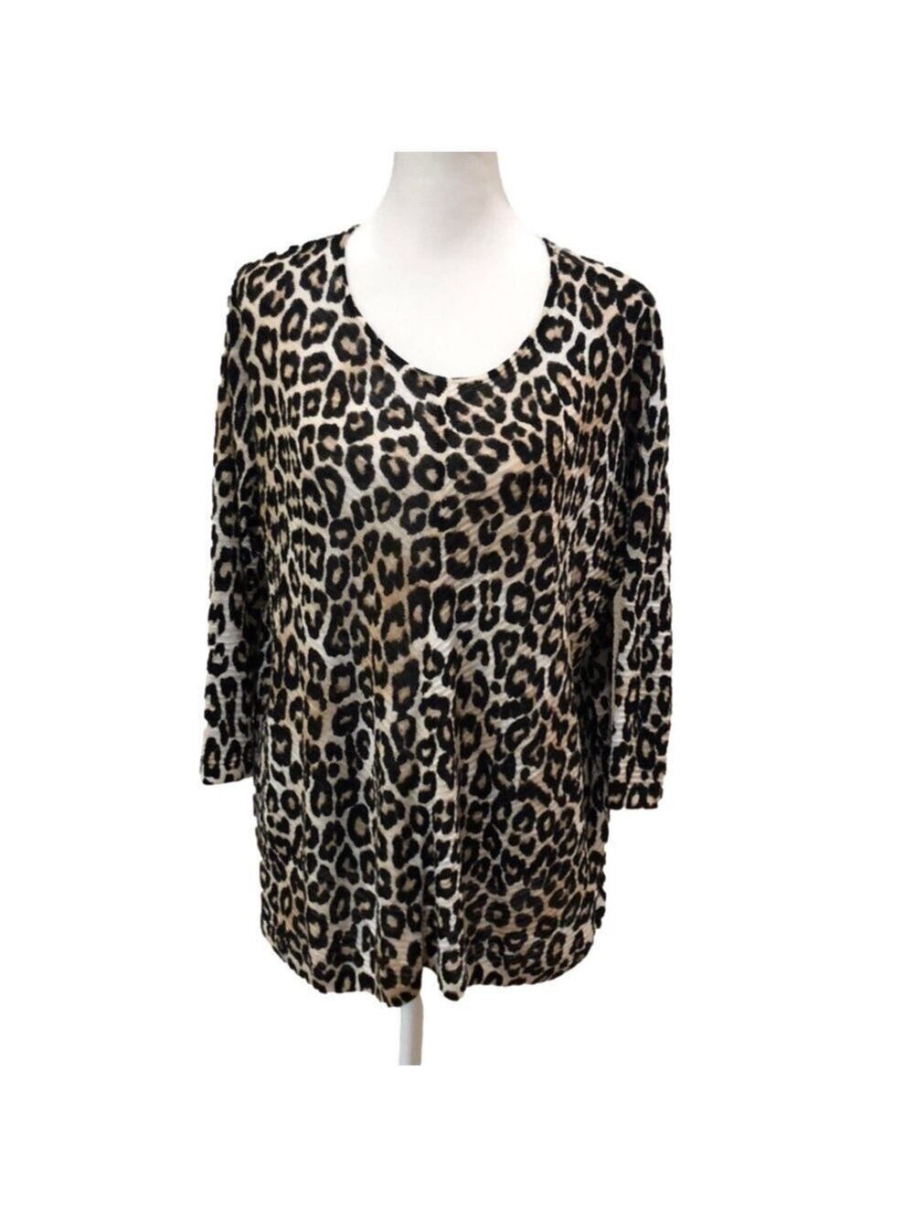Chico’s linen blend animal print 3/4 sleeve pull over top. Size 1(Chico size)
